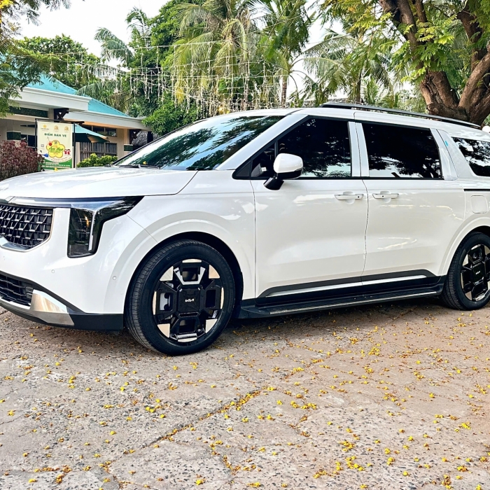 Hình ảnh xe 8 chỗ