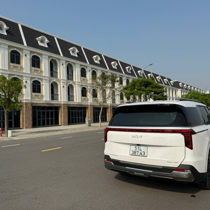 Hình ảnh xe 8 chỗ